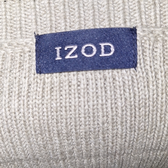 An Izod mens chunky sweater. It has a PTP 23.5", 25" from neck to hem in front. - Picture 8 of 9